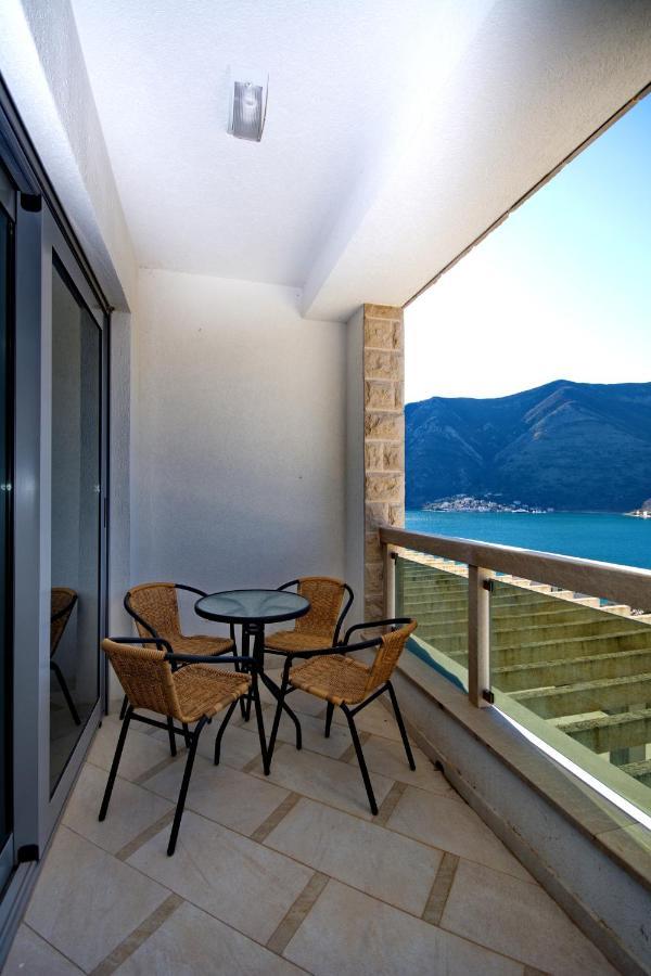 Apartment Dobrota Tomici  Exterior photo